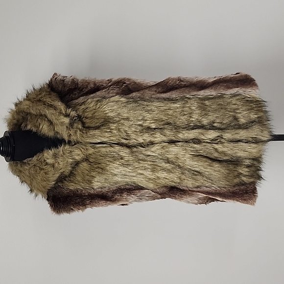 Faux Fur Hooded Vest - Picture 6 of 16